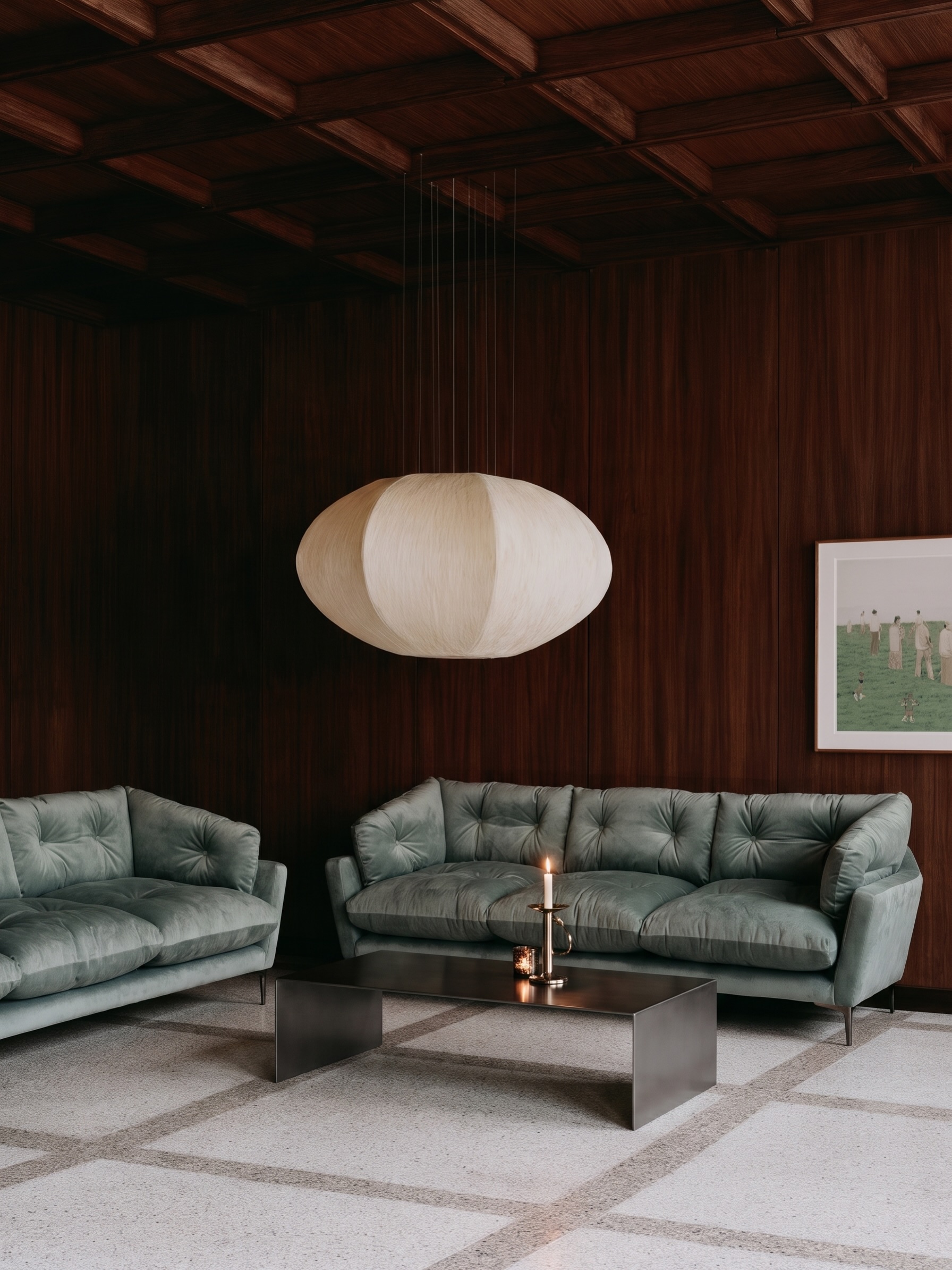 Talaga 1999 — Grünes Sofa im Wohnzimmer mit Holzvertäfelung